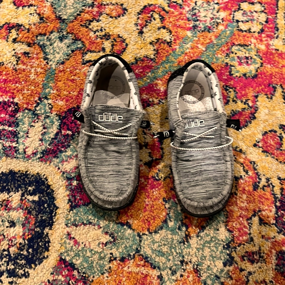USED SIZE 3 BOYS HEY DUDE